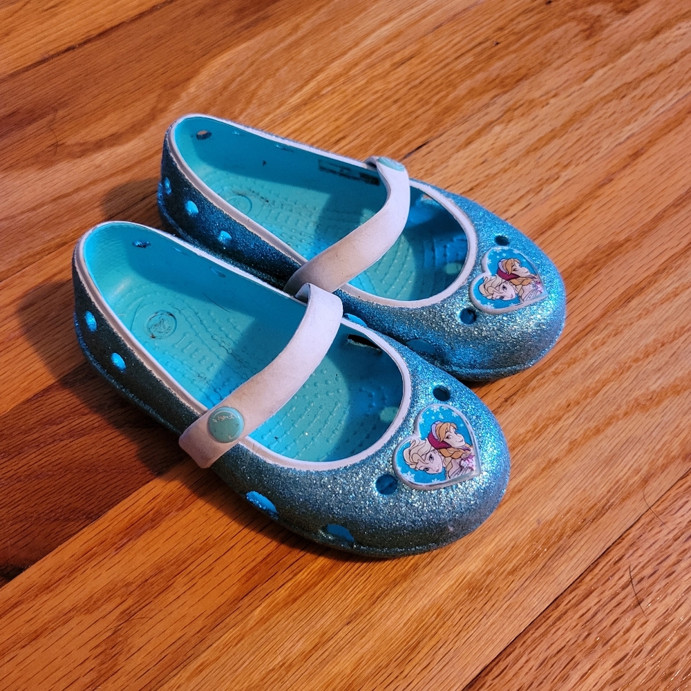 Frozen Crocs & White Sandal - 8 Toddler